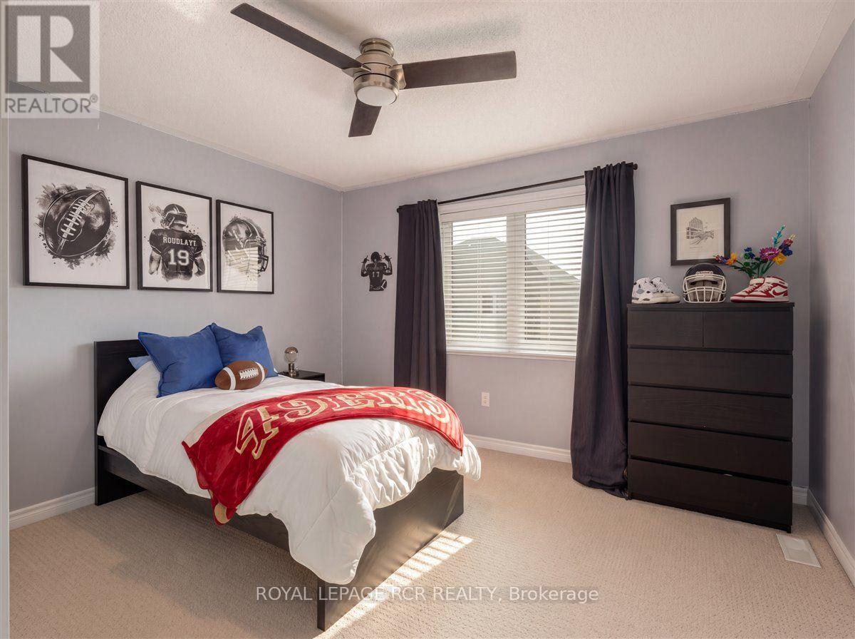 4 Gamble Drive, Ajax, Ontario  L1Z 0H2 - Photo 12 - E13639738