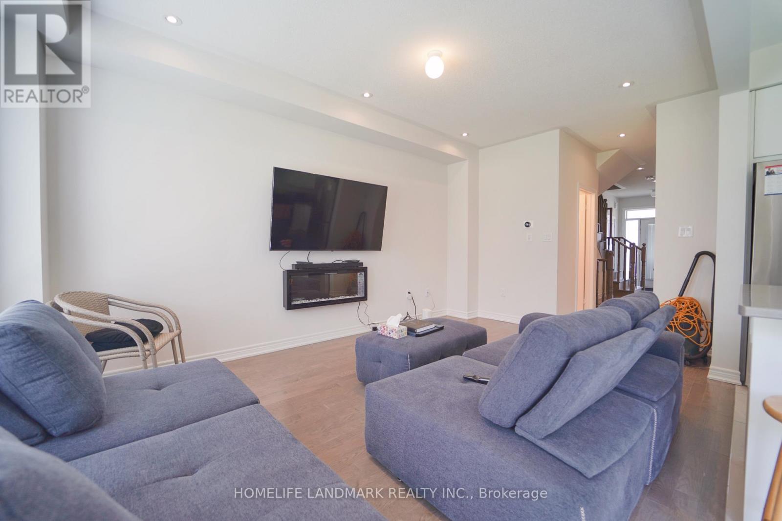 36 Thelma Drive, Whitby, Ontario  L1P 0N3 - Photo 10 - E13639758