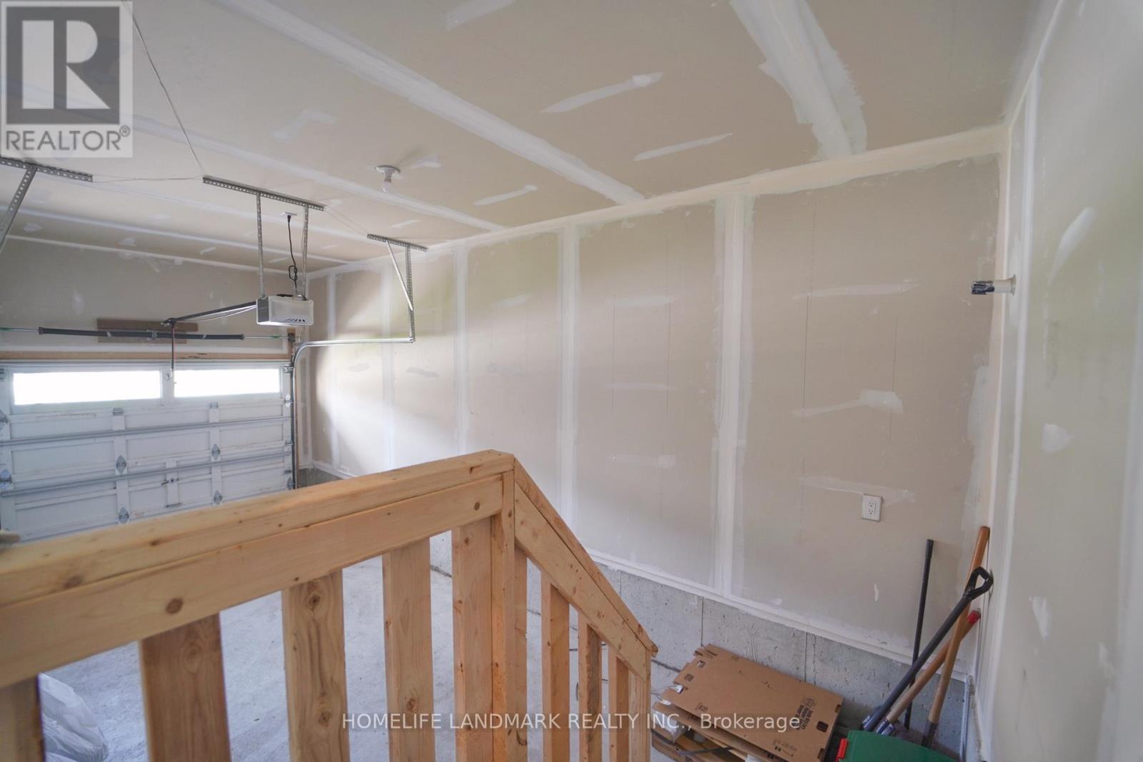 36 Thelma Drive, Whitby, Ontario  L1P 0N3 - Photo 8 - E13639758