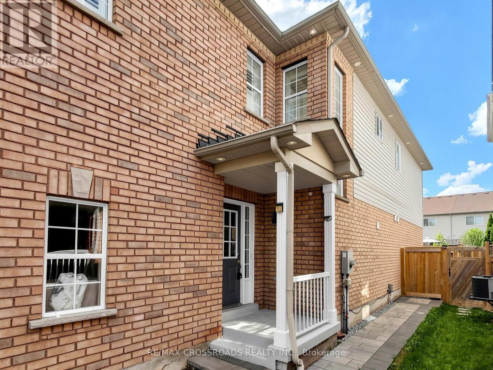 72 Telegraph Drive, Whitby, Ontario  L1P 1S4 - Photo 4 - E13639840