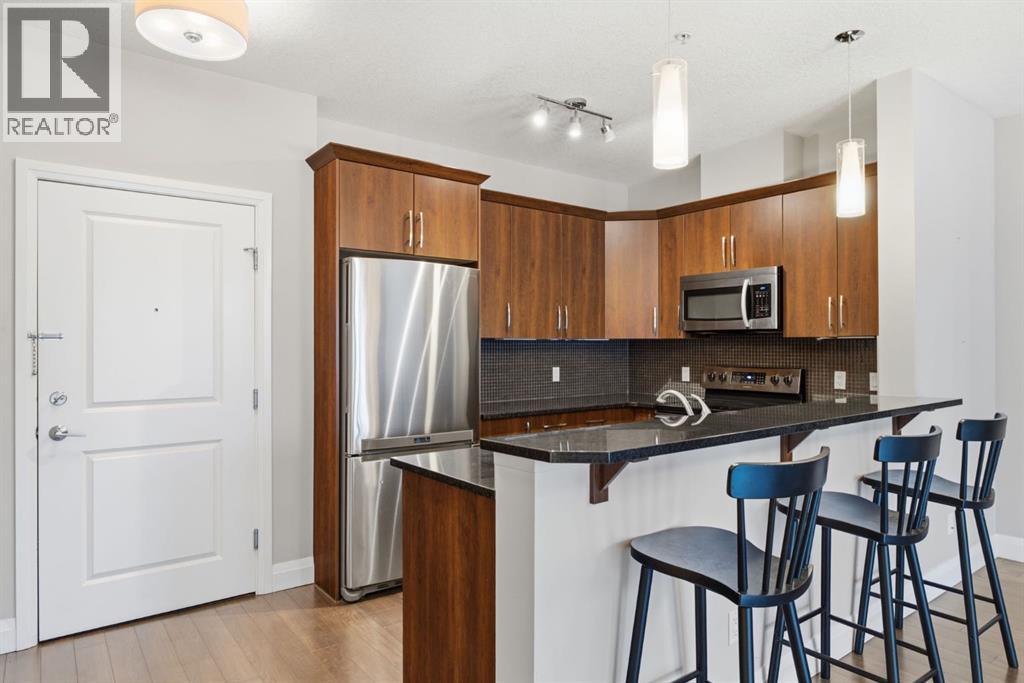 2208, 15 Sunset Square, Cochrane, Alberta T4C 0E7 - Photo 6 - A2332094