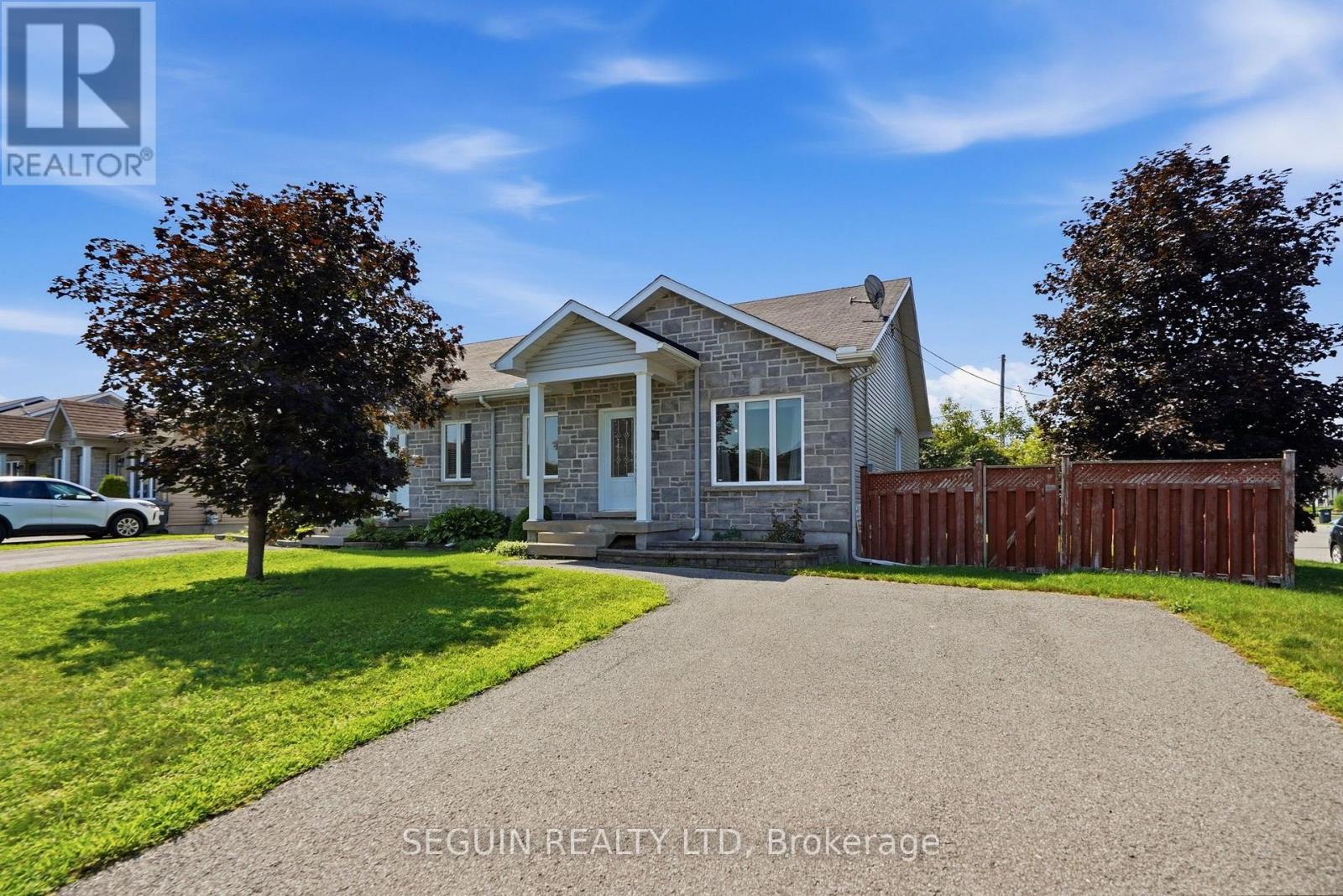 410 Marc Andre Street, Hawkesbury, Ontario  K6A 0A5 - Photo 2 - X13639824