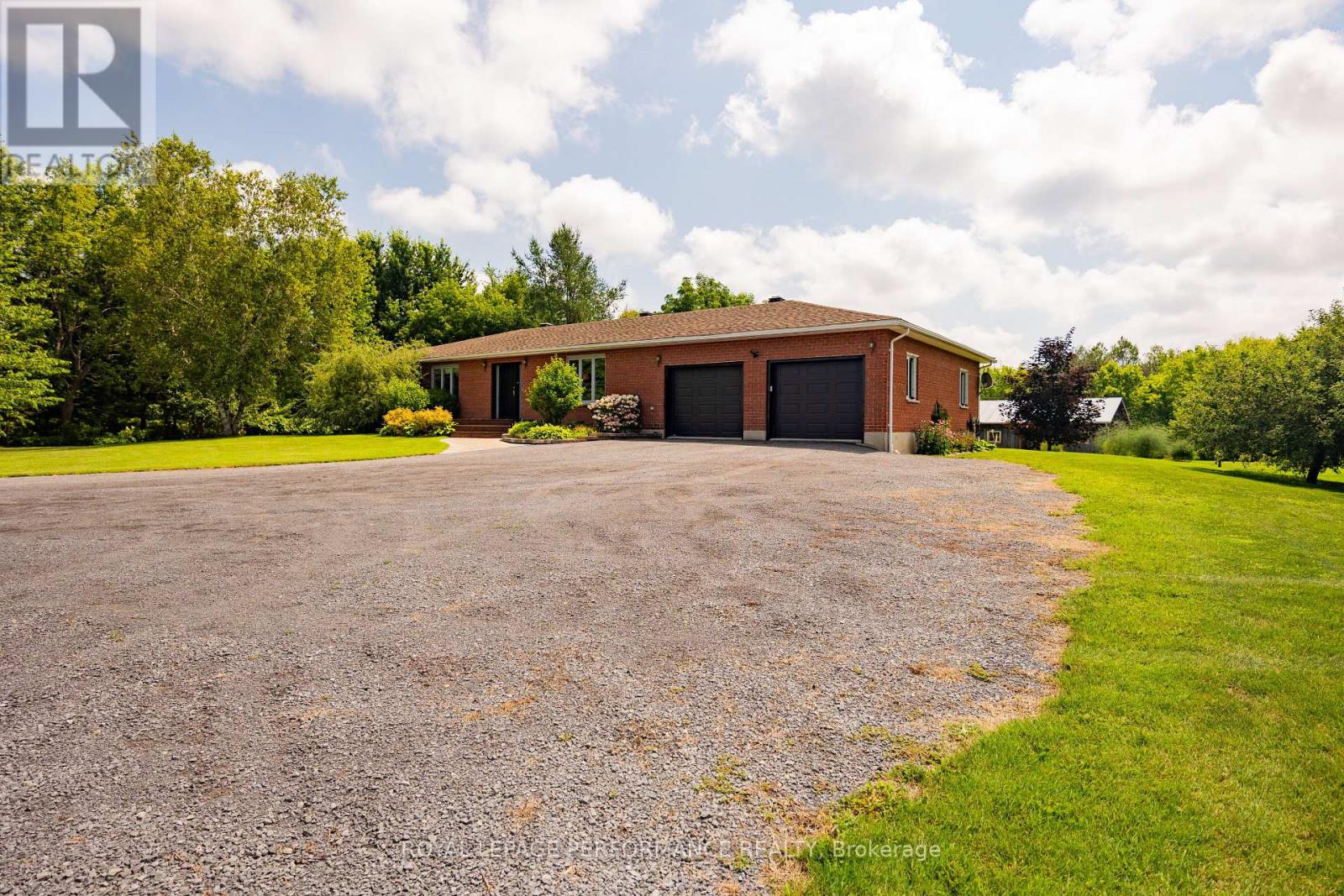 3610 Cloverside Road, North Stormont, Ontario  K0C 1C0 - Photo 2 - X13639838