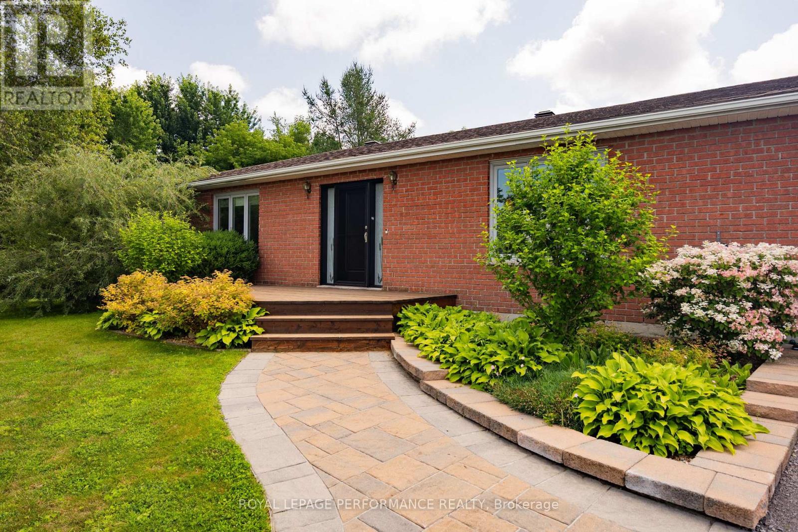 3610 Cloverside Road, North Stormont, Ontario  K0C 1C0 - Photo 4 - X13639838