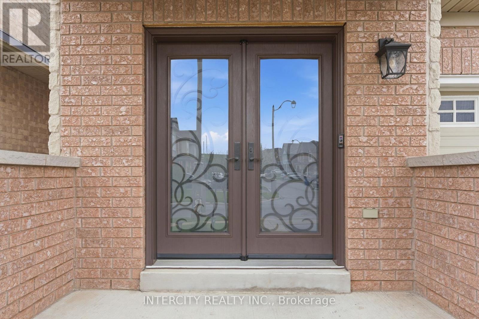 111 Fandango Drive, Brampton, Ontario  L6X 0P8 - Photo 4 - W13573246