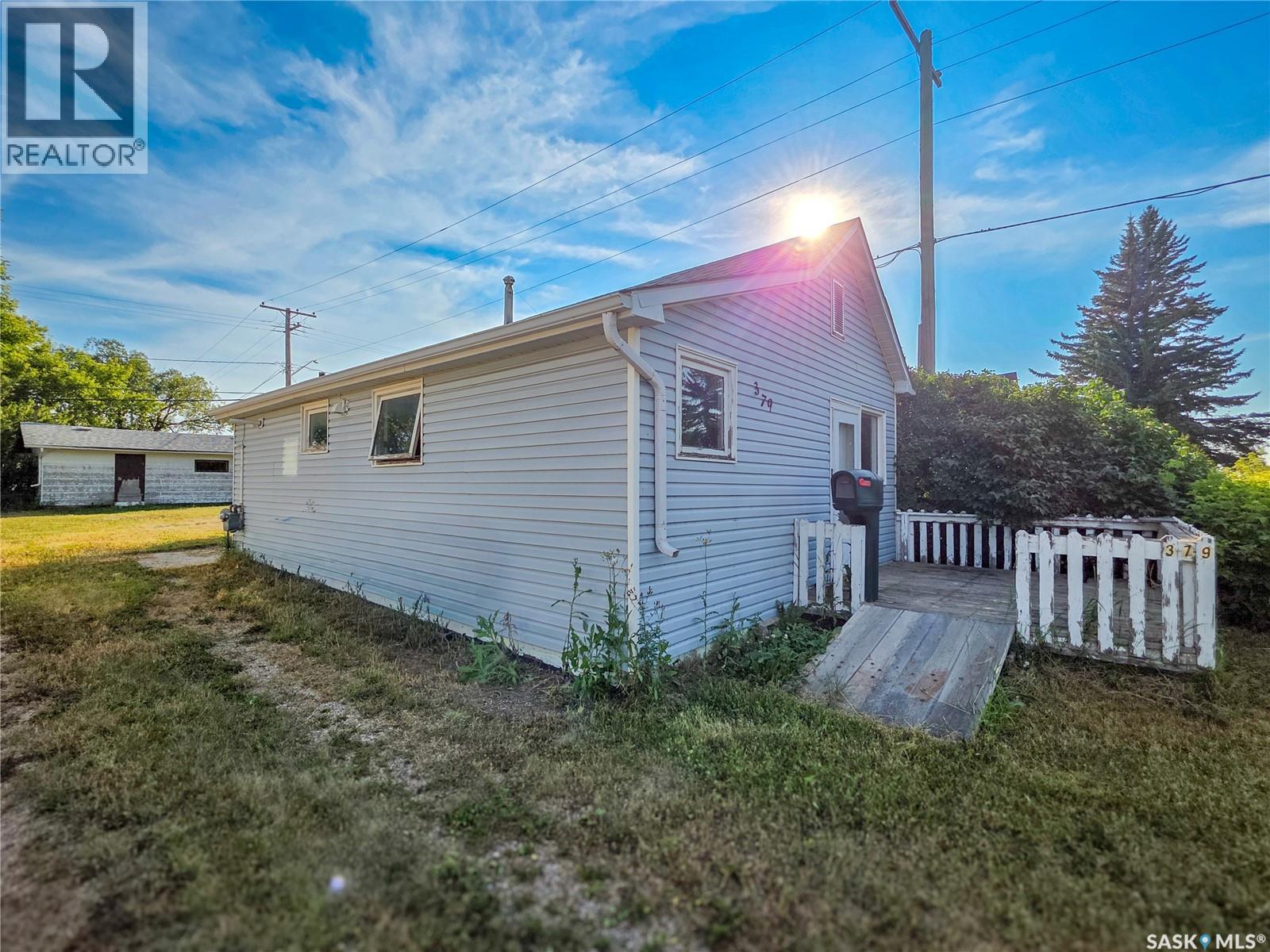 379 2nd Avenue W, Melville, Saskatchewan  S0A 2P0 - Photo 2 - SK044437