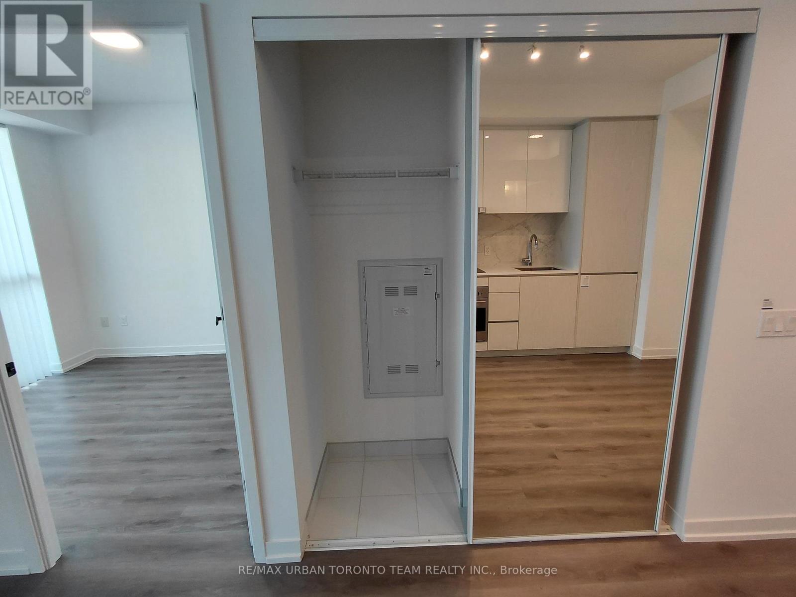2511 - 28 Interchange Way, Vaughan (Vaughan Corporate Centre), Ontario  L4K 0P8 - Photo 6 - N13639724