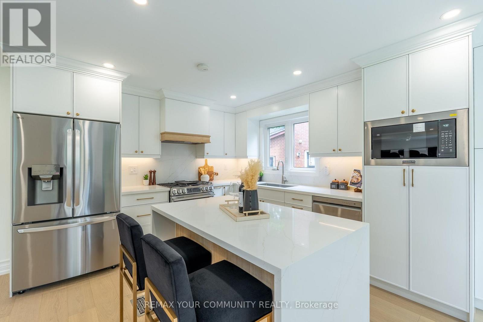 27 Houseman Crescent, Richmond Hill (North Richvale), Ontario  L4C 7S3 - Photo 15 - N13639892