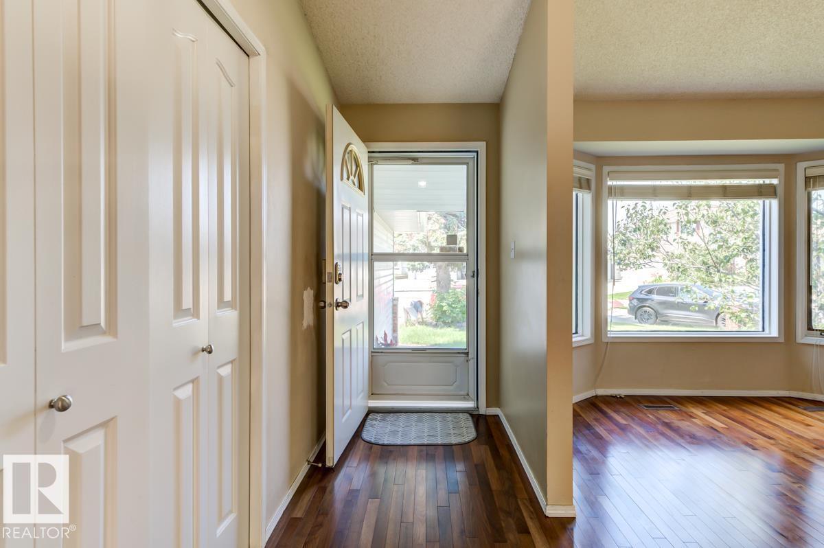 3908 28 Av Nw, Edmonton, Alberta  T6L 6E4 - Photo 4 - E4502170