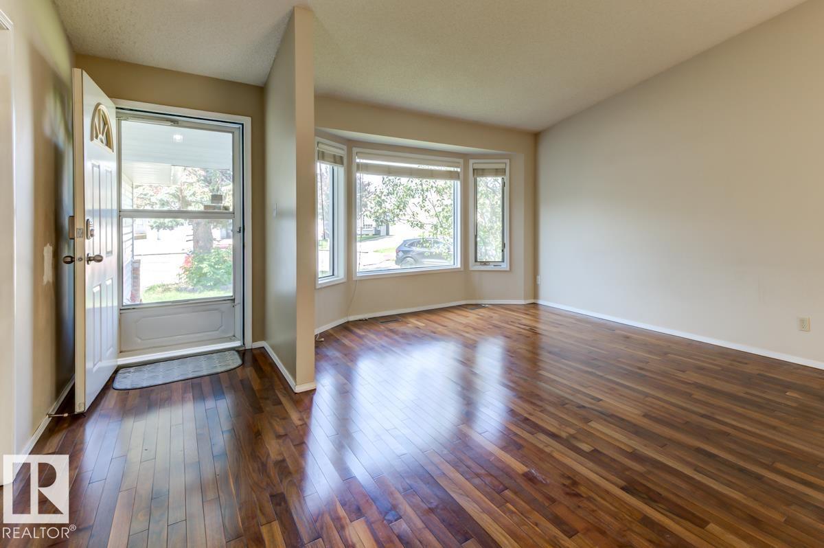 3908 28 Av Nw, Edmonton, Alberta  T6L 6E4 - Photo 6 - E4502170