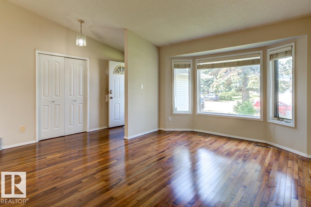 3908 28 Av Nw, Edmonton, Alberta  T6L 6E4 - Photo 7 - E4502170