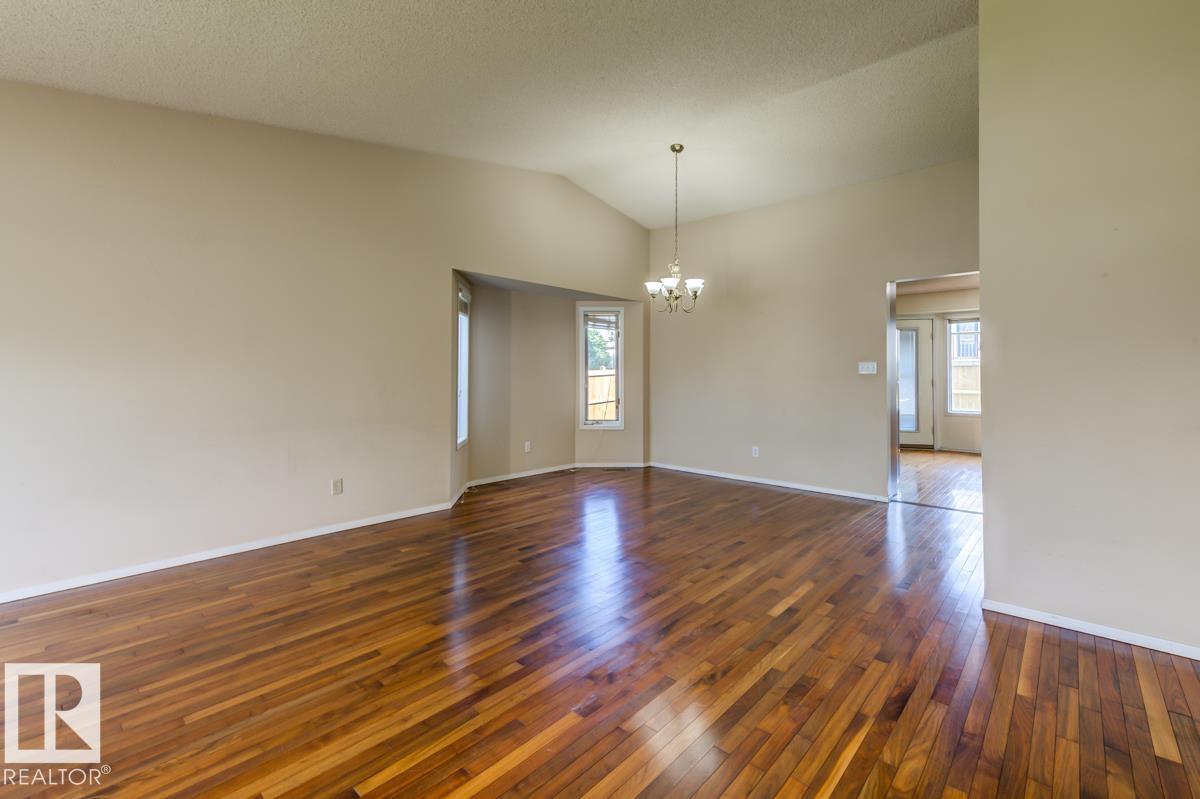3908 28 Av Nw, Edmonton, Alberta  T6L 6E4 - Photo 12 - E4502170
