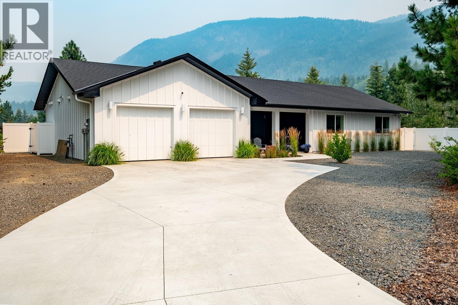 1217 Mcphee Road, Castlegar, British Columbia  V1N 4L8 - Photo 6 - 10396697