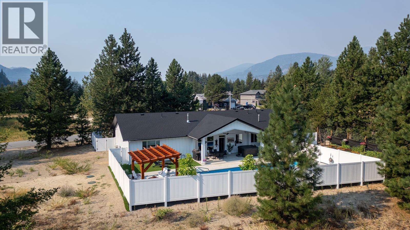 1217 Mcphee Road, Castlegar, British Columbia  V1N 4L8 - Photo 5 - 10396697