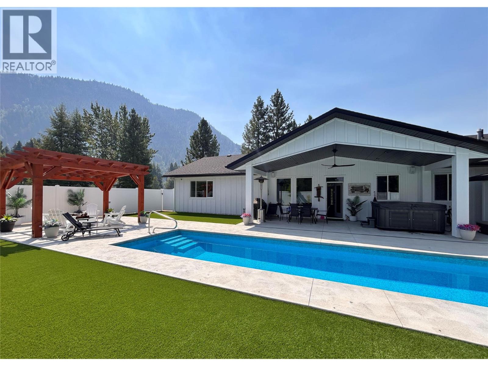 1217 Mcphee Road, Castlegar, British Columbia  V1N 4L8 - Photo 53 - 10396697