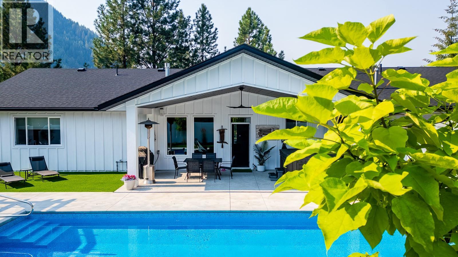 1217 Mcphee Road, Castlegar, British Columbia  V1N 4L8 - Photo 54 - 10396697