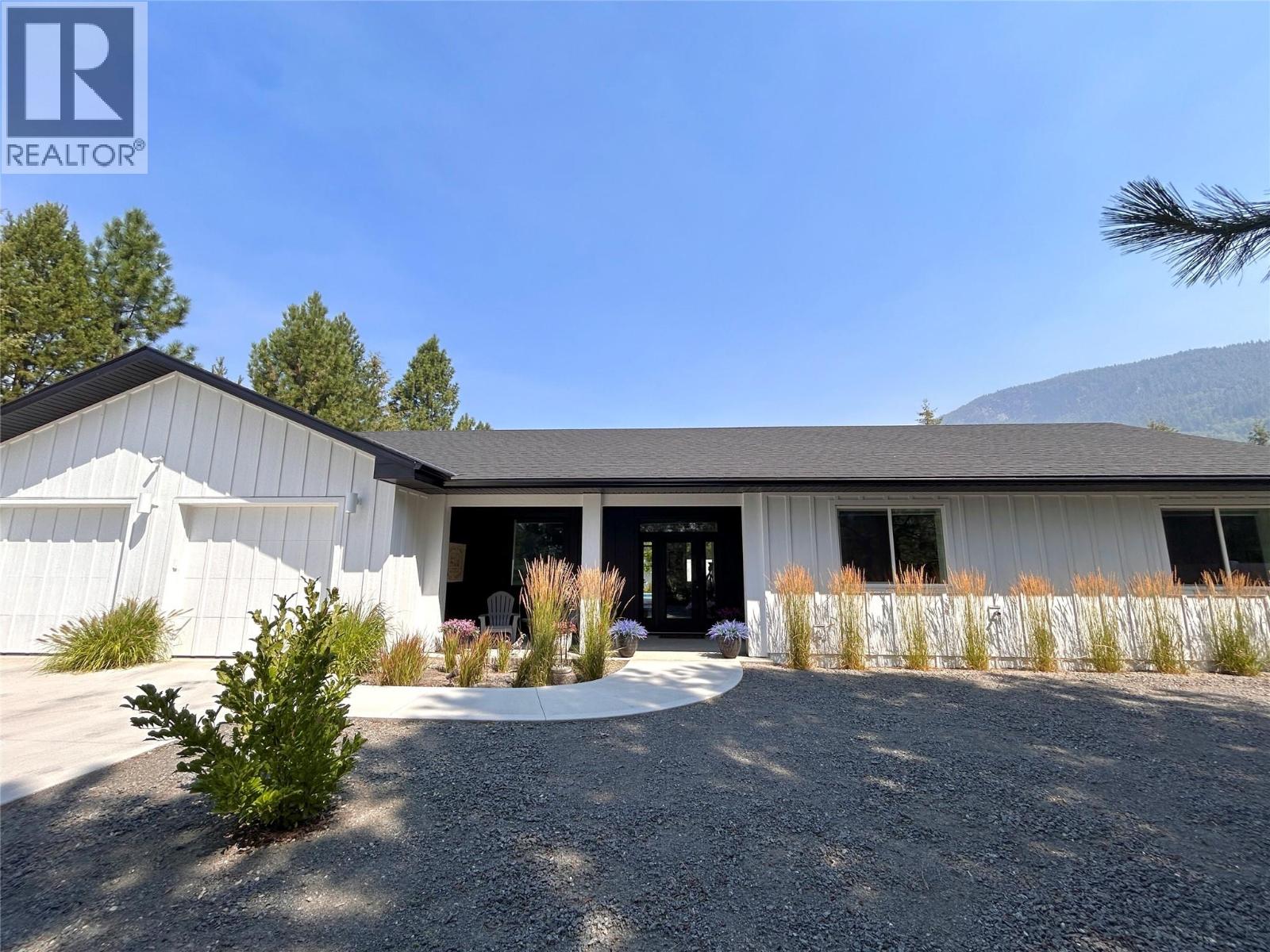 1217 Mcphee Road, Castlegar, British Columbia  V1N 4L8 - Photo 7 - 10396697
