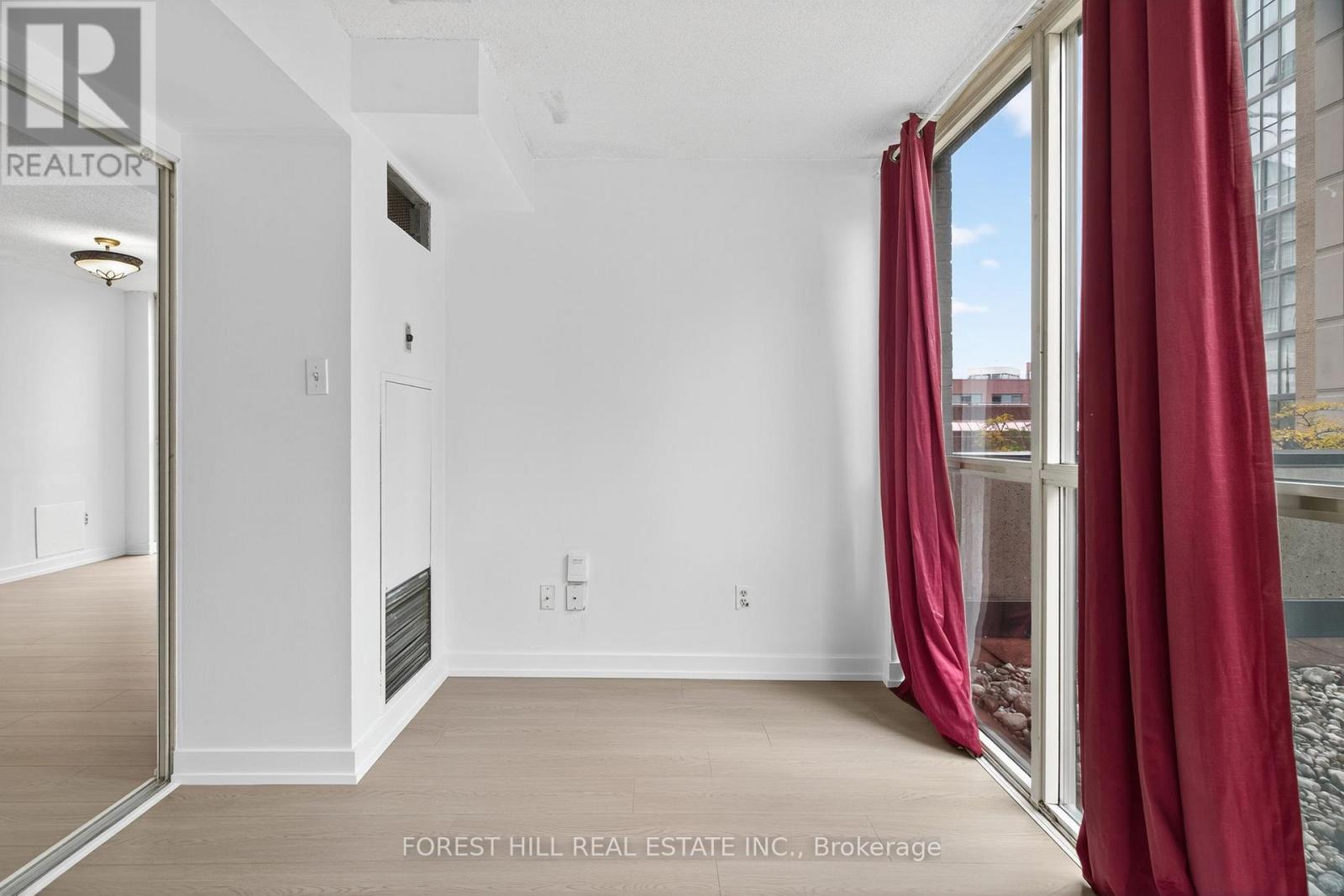 210 - 285 Enfield Place, Mississauga, Ontario  L5B 3Y6 - Photo 7 - W13624572
