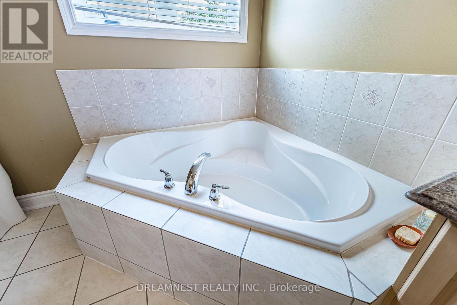1515 Stewart Crescent, Milton, Ontario L9T 6P8 - Photo 14 - W13639906