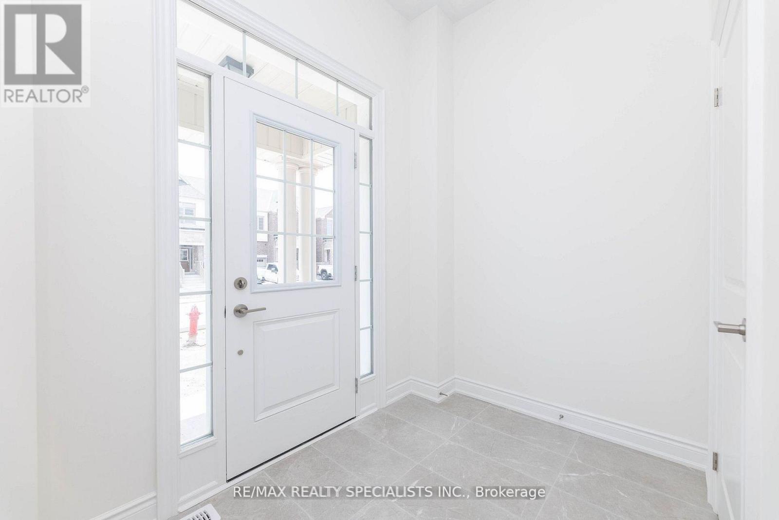 86 Bermondsey Way, Brampton, Ontario L6Y 6K9 - Photo 2 - W13639972