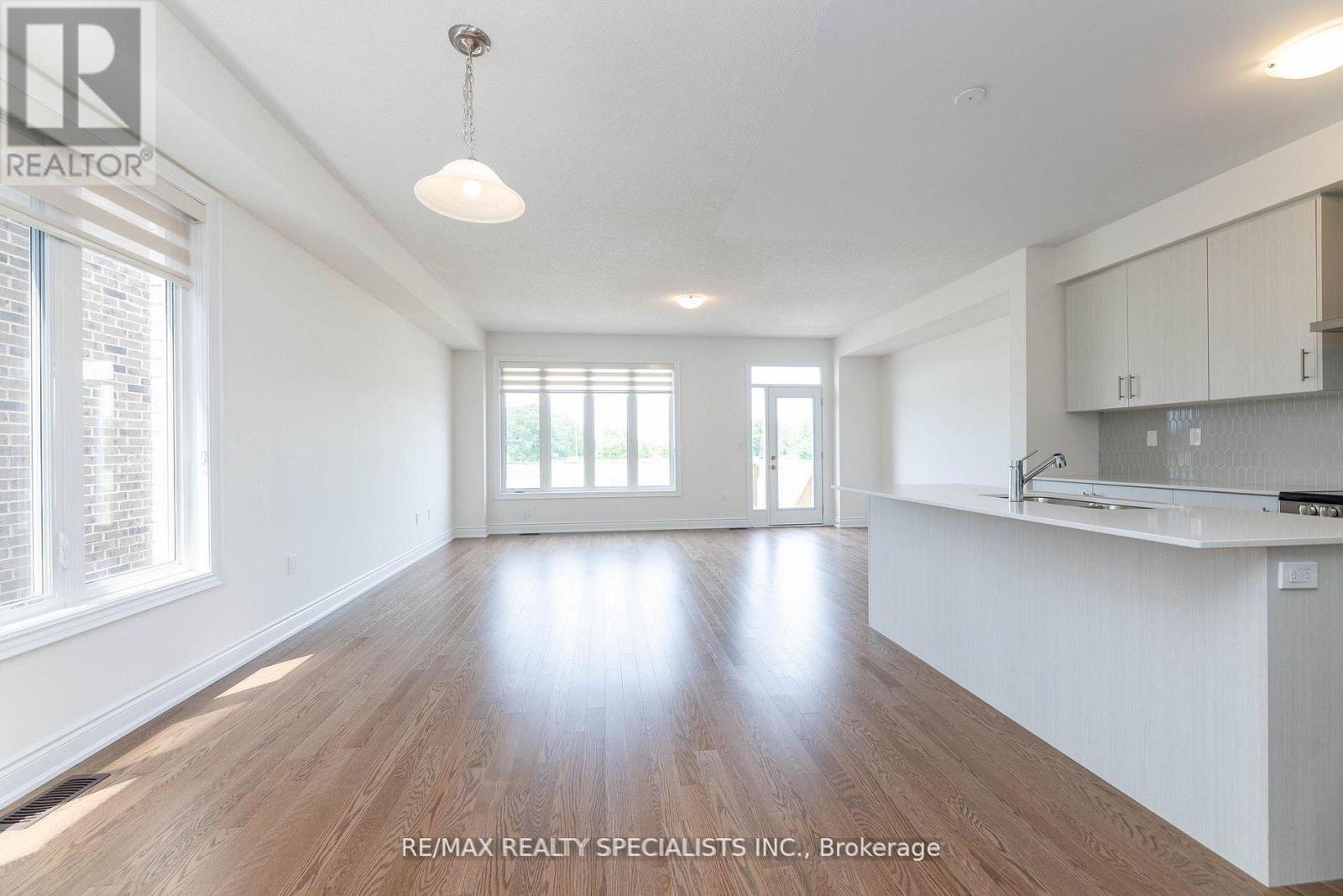 86 Bermondsey Way, Brampton, Ontario L6Y 6K9 - Photo 4 - W13639972