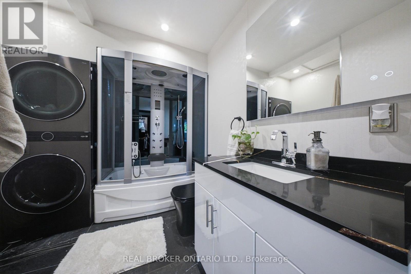21 Kendleton Drive, Toronto, Ontario  M9V 1T9 - Photo 12 - W13640028