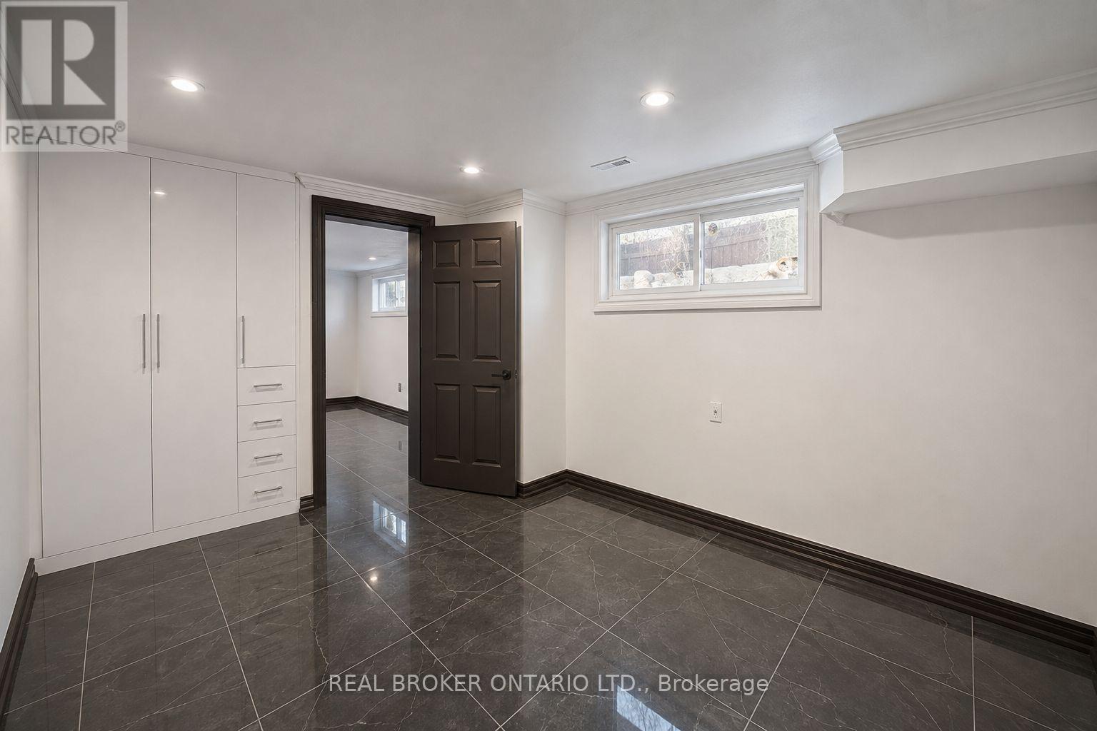 21 Kendleton Drive, Toronto, Ontario  M9V 1T9 - Photo 17 - W13640028