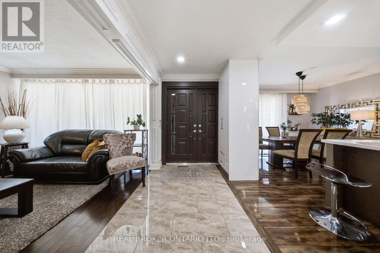 21 Kendleton Drive, Toronto, Ontario  M9V 1T9 - Photo 3 - W13640028