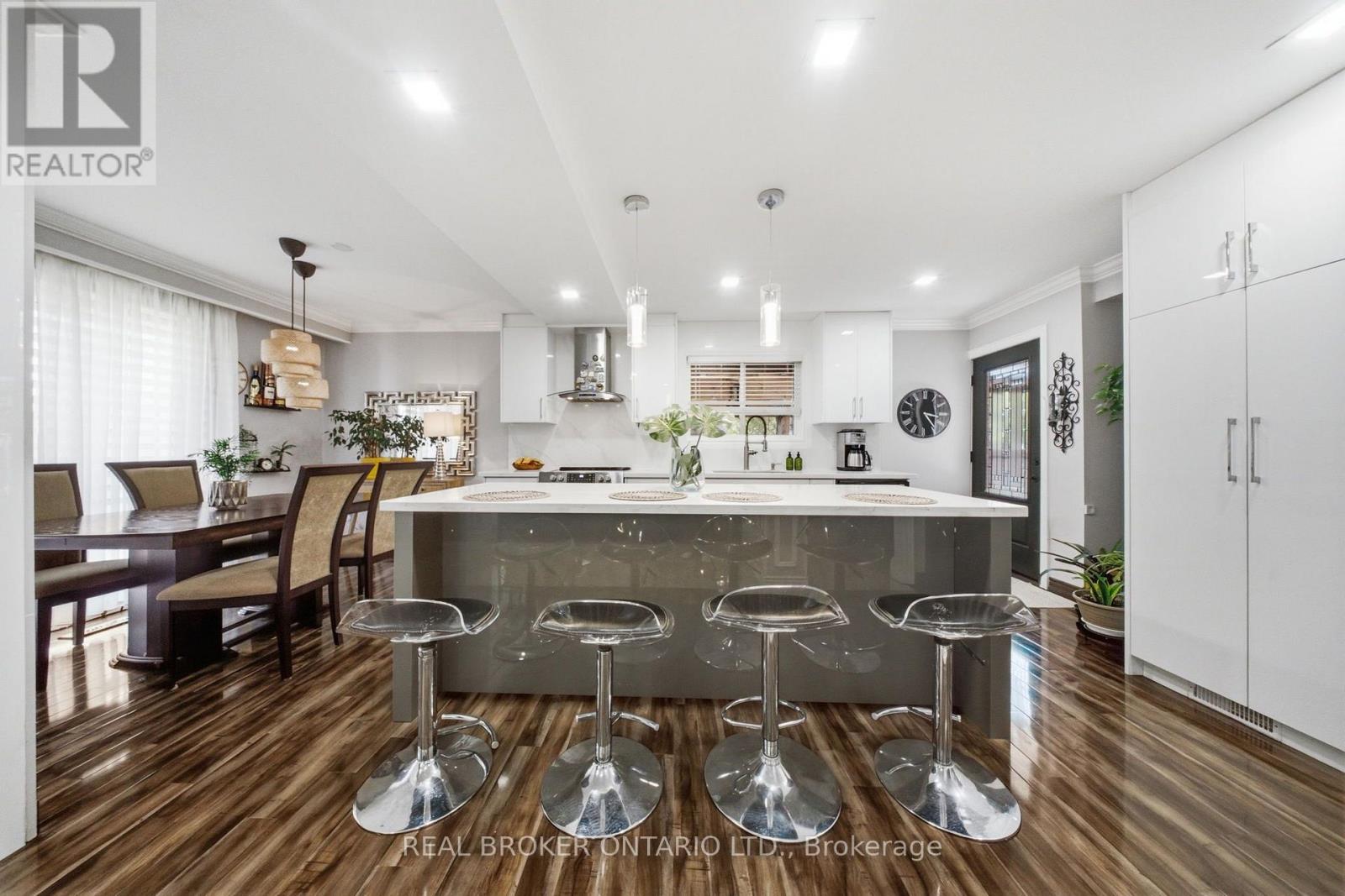 21 Kendleton Drive, Toronto, Ontario  M9V 1T9 - Photo 4 - W13640028