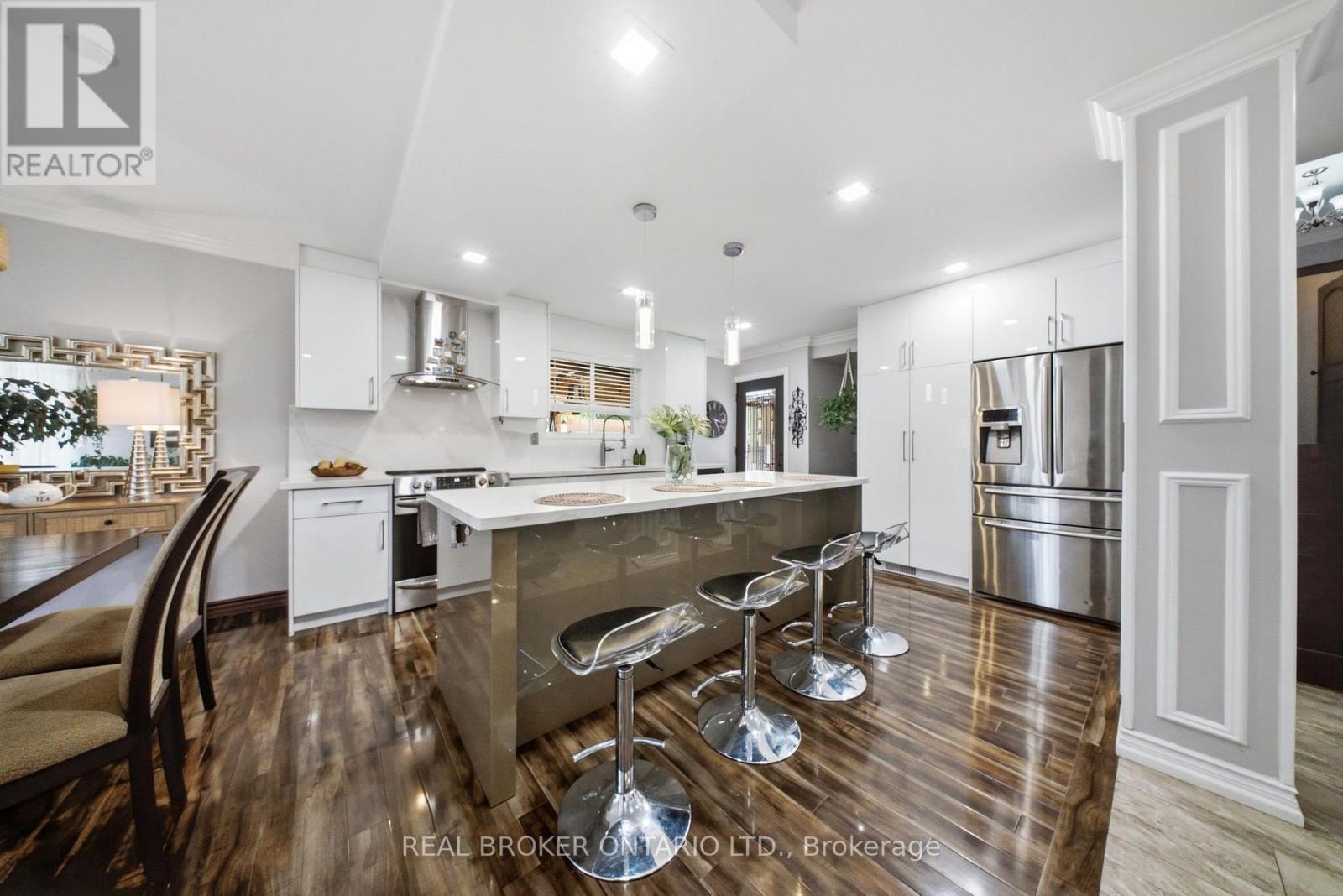 21 Kendleton Drive, Toronto, Ontario  M9V 1T9 - Photo 5 - W13640028