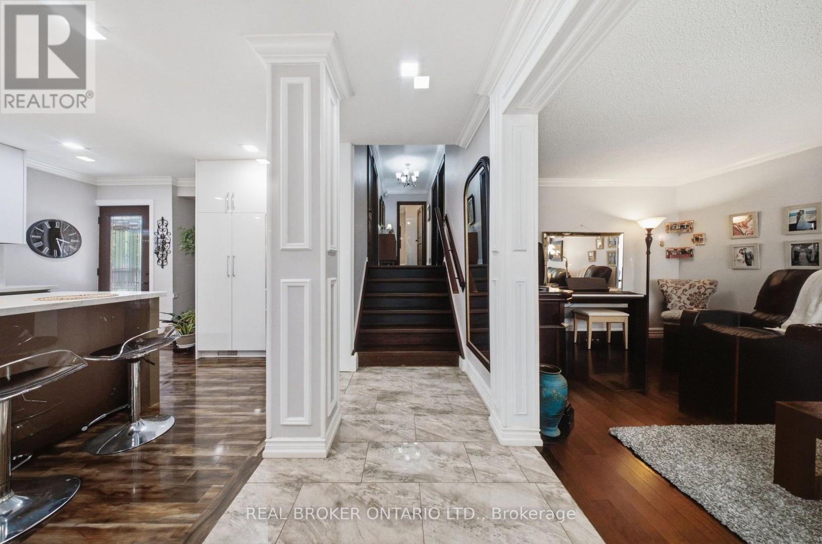 21 Kendleton Drive, Toronto, Ontario  M9V 1T9 - Photo 9 - W13640028