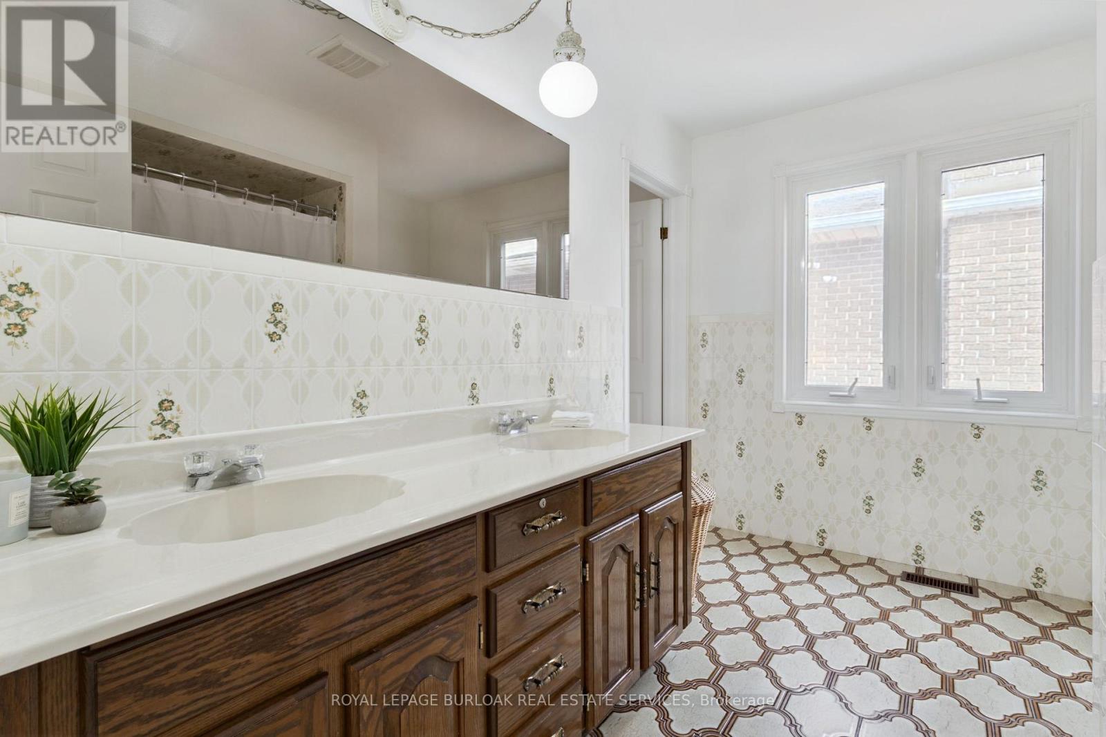 87 Regent Avenue, Hamilton, Ontario  L9B 1T1 - Photo 23 - X13618850
