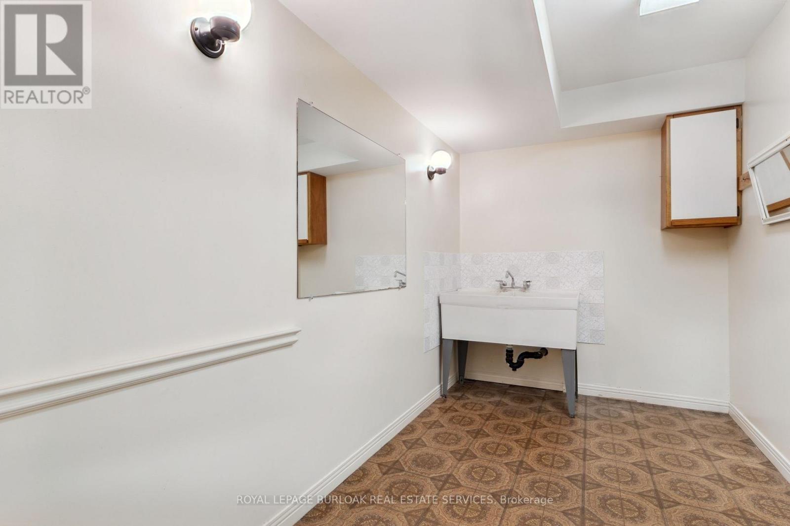 87 Regent Avenue, Hamilton, Ontario  L9B 1T1 - Photo 35 - X13618850
