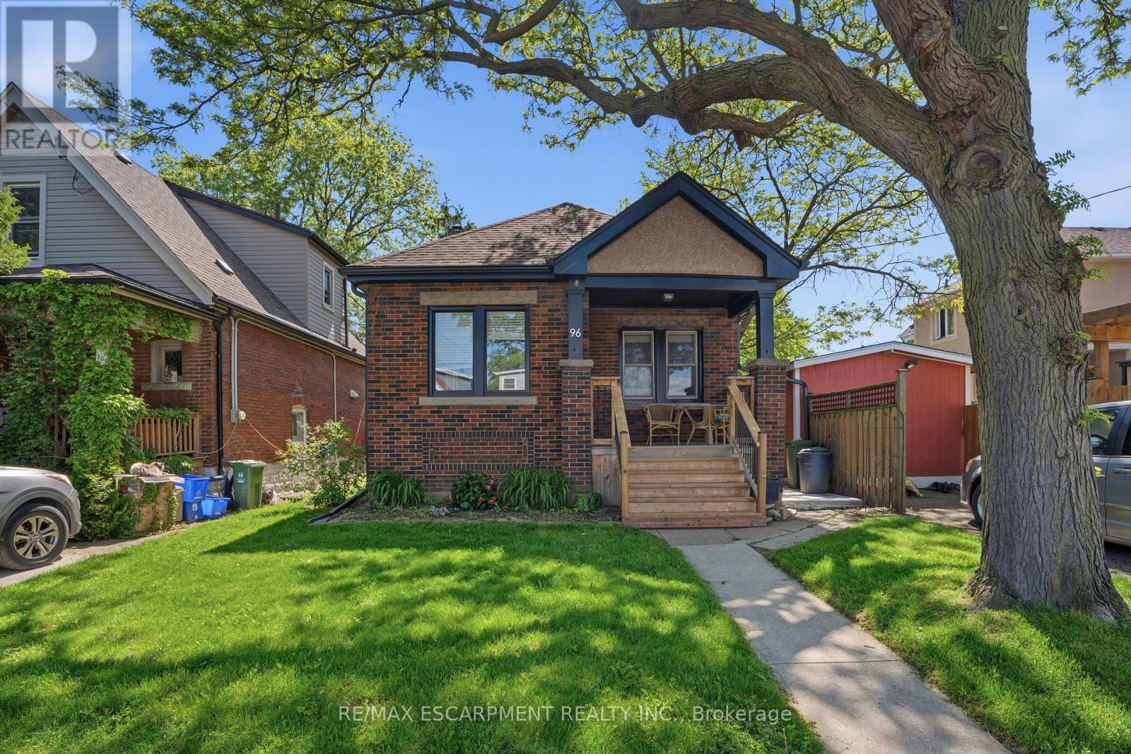 96 Paling Avenue, Hamilton, Ontario  L8H 5J4 - Photo 2 - X13639704