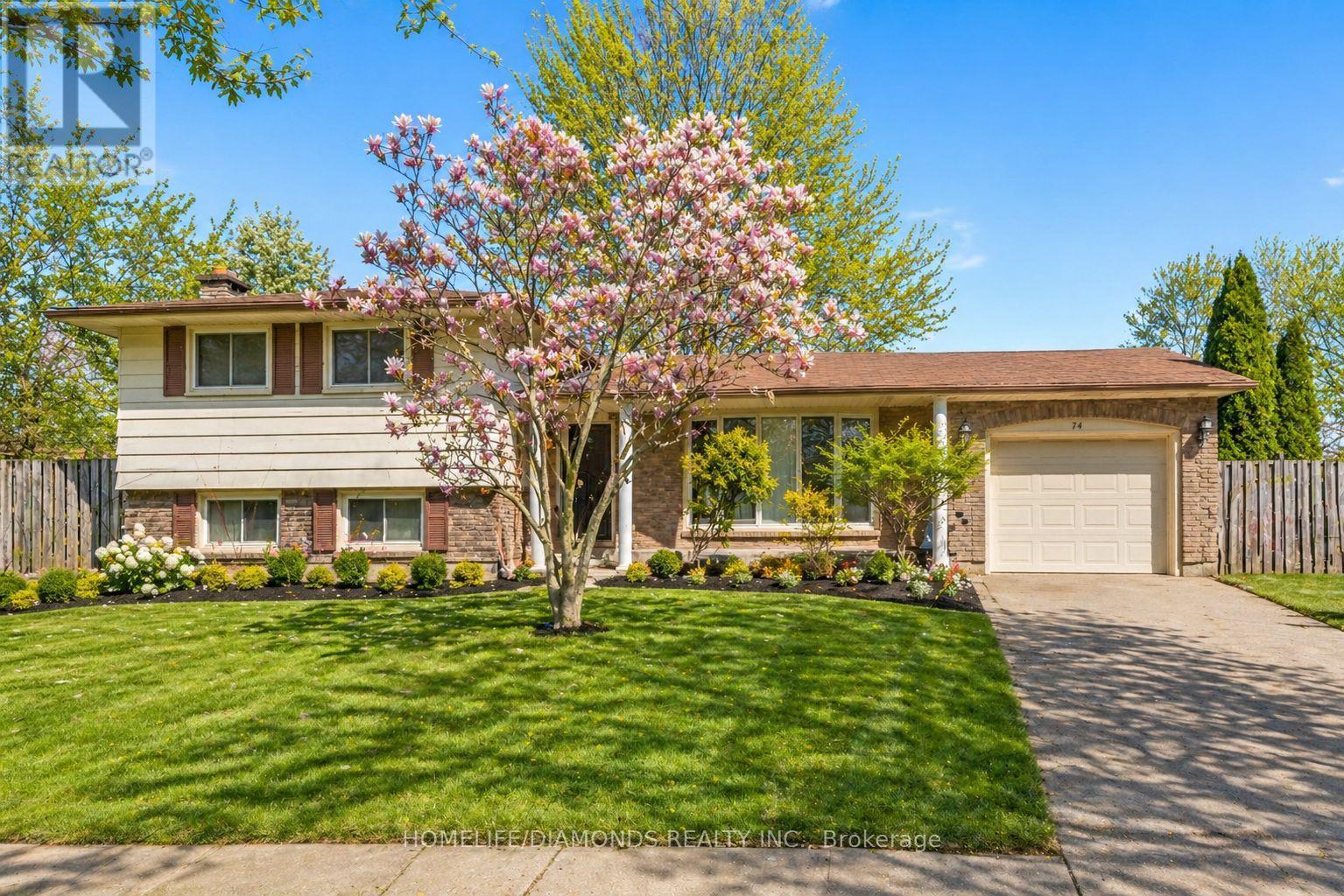 74 MACOOMB DRIVE, Welland, Ontario