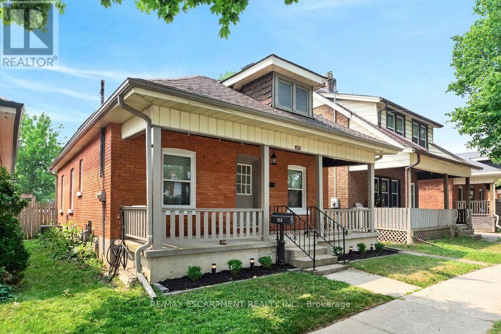 253 Marlborough Street, Brantford, Ontario  N3S 4T4 - Photo 2 - X13639920