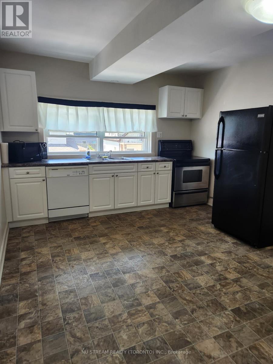 Upper - 5696 Buchanan Avenue, Niagara Falls, Ontario  L2G 3V1 - Photo 1 - X13639954