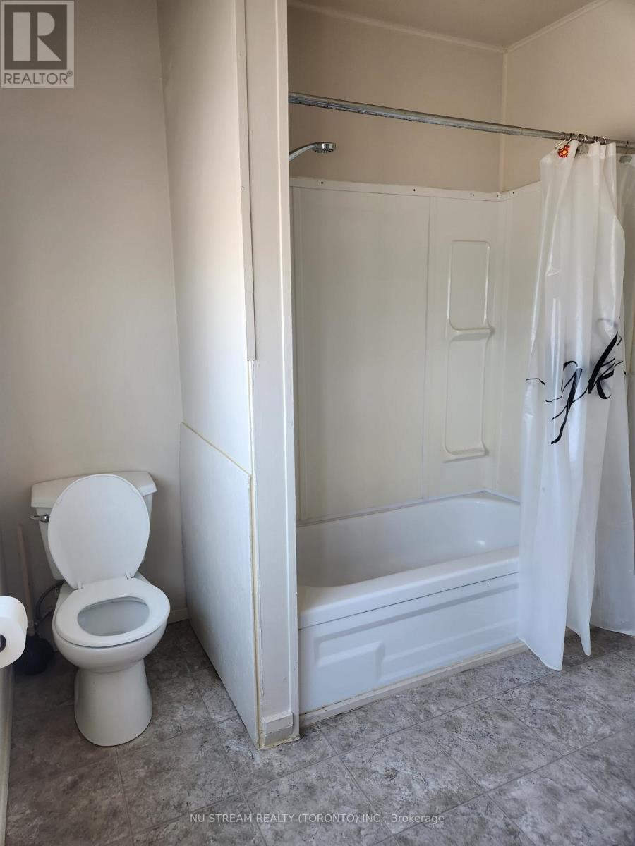 Upper - 5696 Buchanan Avenue, Niagara Falls, Ontario  L2G 3V1 - Photo 3 - X13639954
