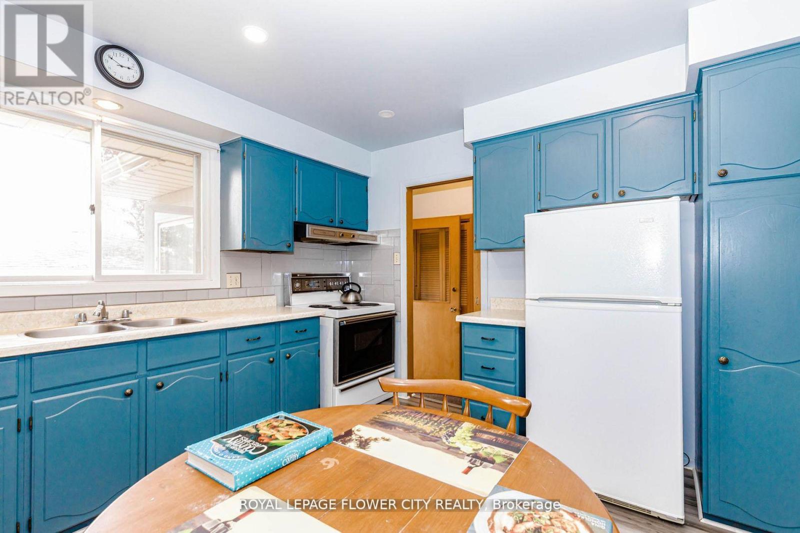 15 Cumberland Crescent, London North, Ontario  N5X 1B7 - Photo 5 - X13640014