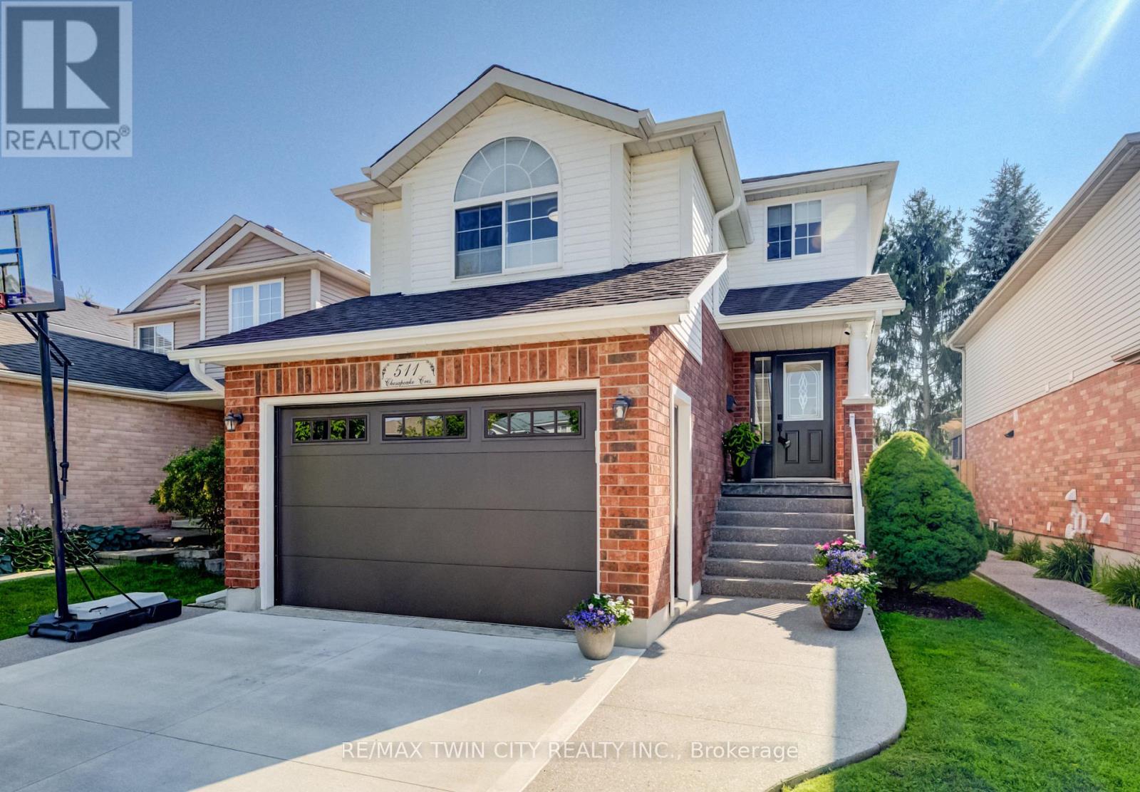 511 Chesapeake Crescent, Waterloo, Ontario N2K 4G1 - Photo 2 - X13640038