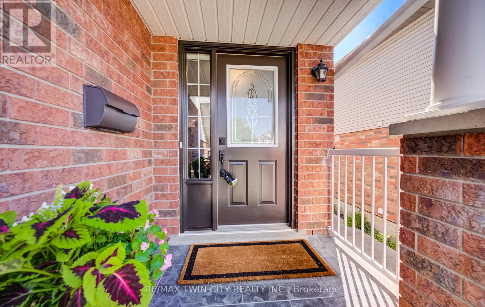 511 Chesapeake Crescent, Waterloo, Ontario N2K 4G1 - Photo 5 - X13640038