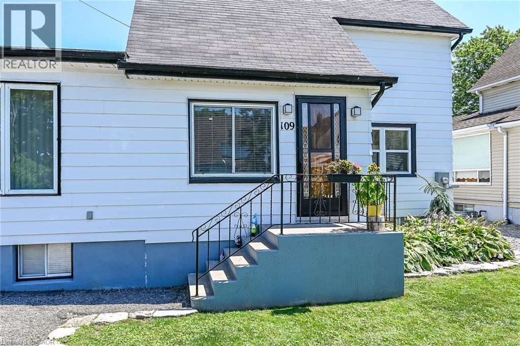 109 Hodgkins Avenue, Thorold, Ontario  L2V 1M2 - Photo 2 - 40853206