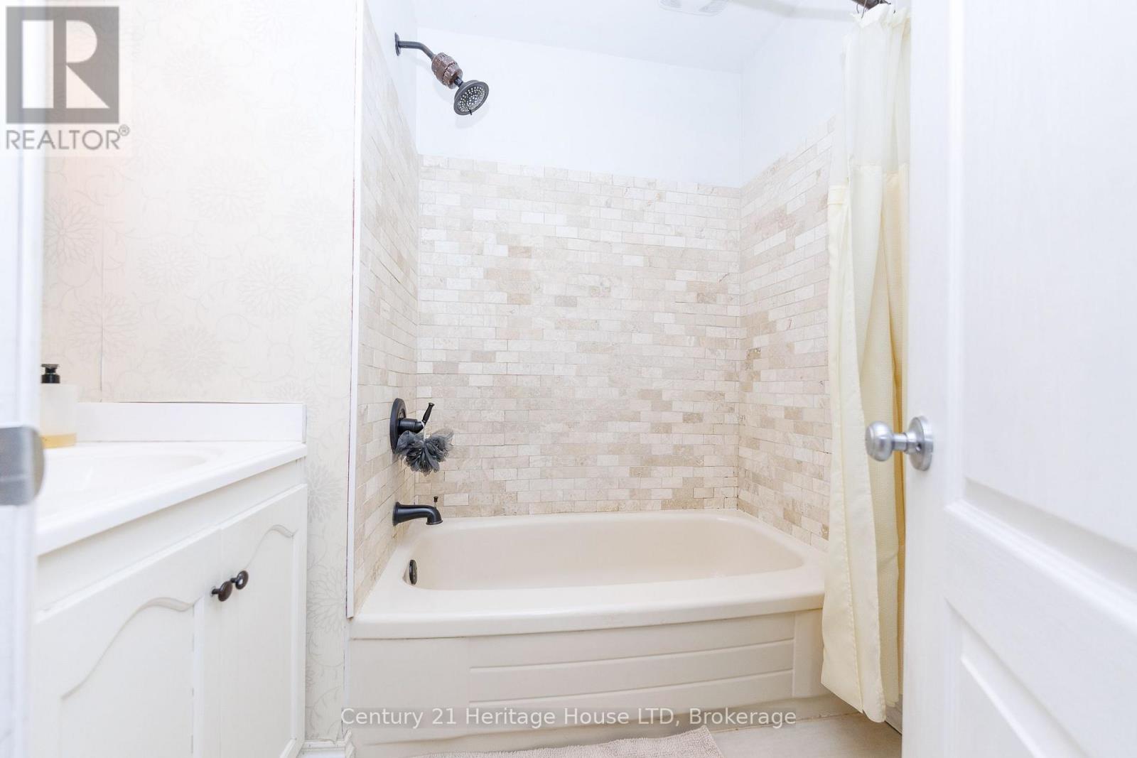 6021 Montrose Road, Niagara Falls, Ontario  L2H 1L4 - Photo 14 - X13623498