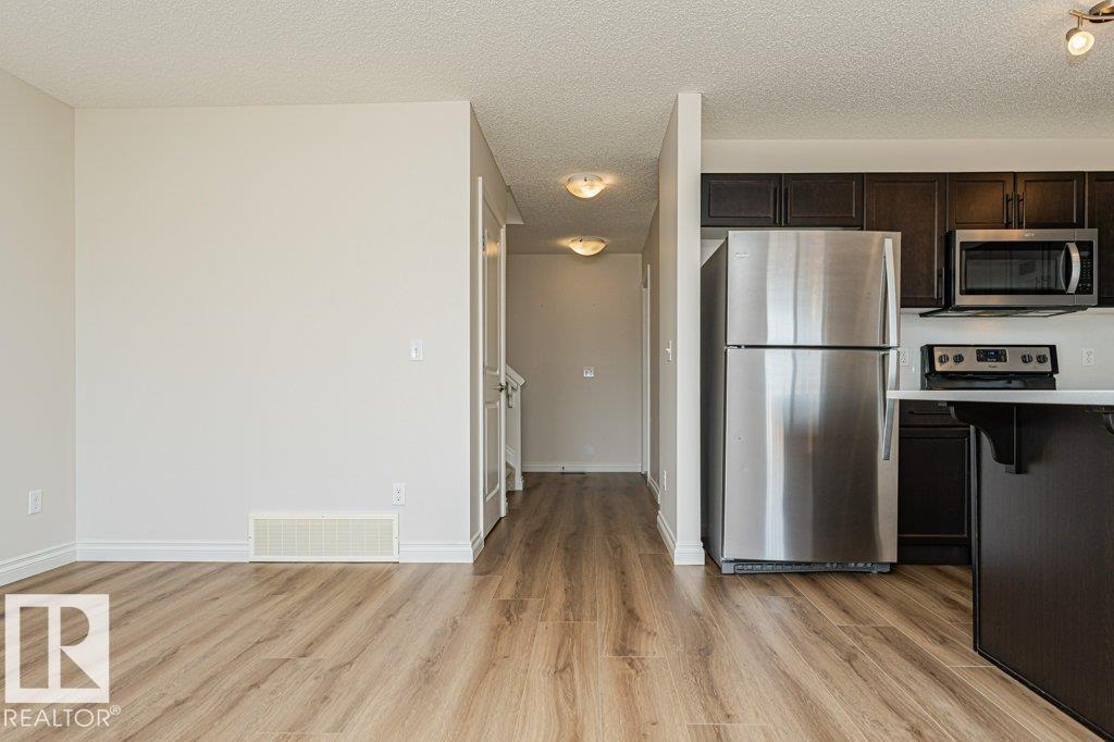#32 445 Brintnell Bv NW, Edmonton, Alberta  T5Y 0V5 - Photo 2 - E4502173