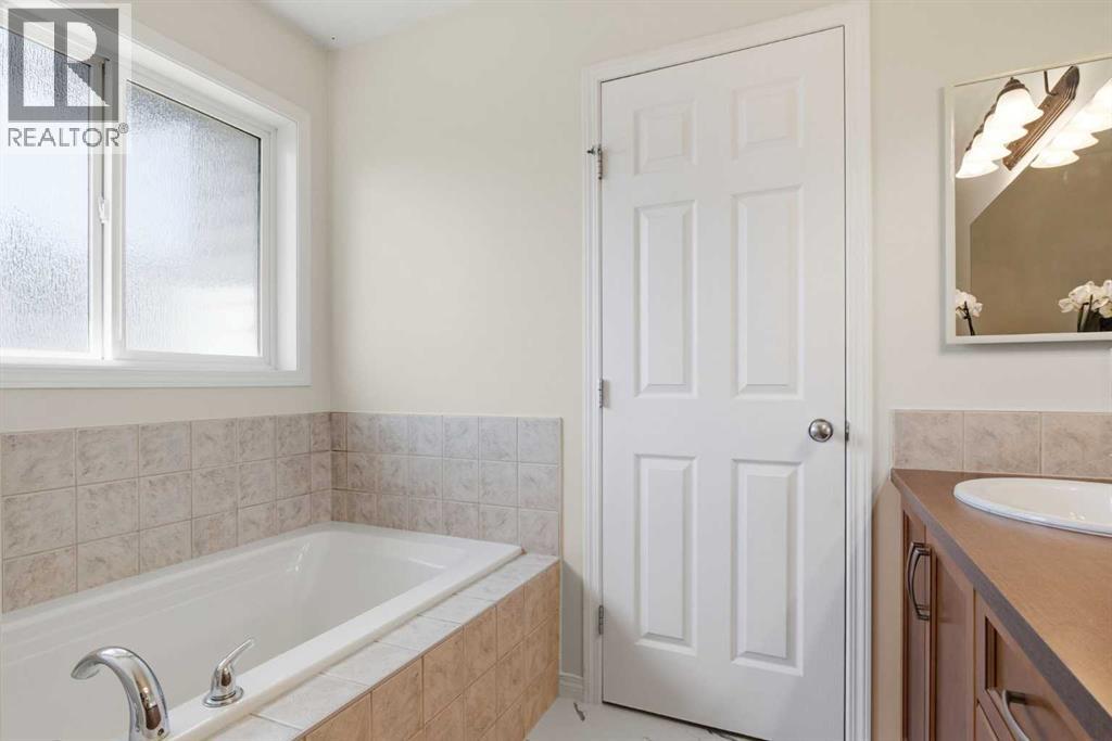 124 Kincora Glen Road NW, Calgary, Alberta  T3R 0C6 - Photo 31 - A2306701