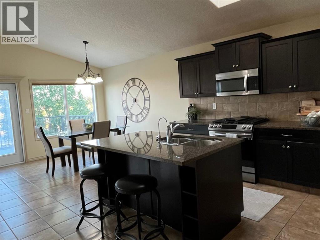 226 Gateway Manor S, Lethbridge, Alberta  T1K 5S1 - Photo 3 - A2329359