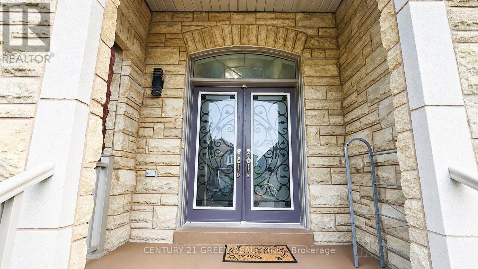 61 Magdalan Crescent, Richmond Hill, Ontario L4E 0W4 - Photo 2 - N13623708