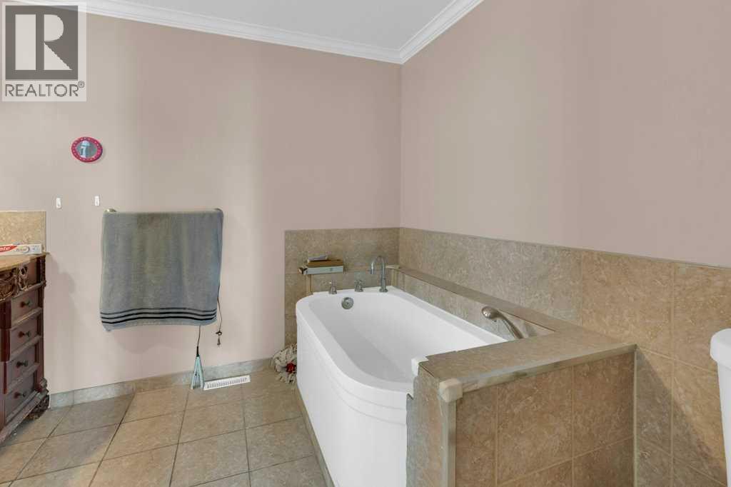 127 Scenic Cove Circle NW, Calgary, Alberta  T3L 1M5 - Photo 16 - A2334863