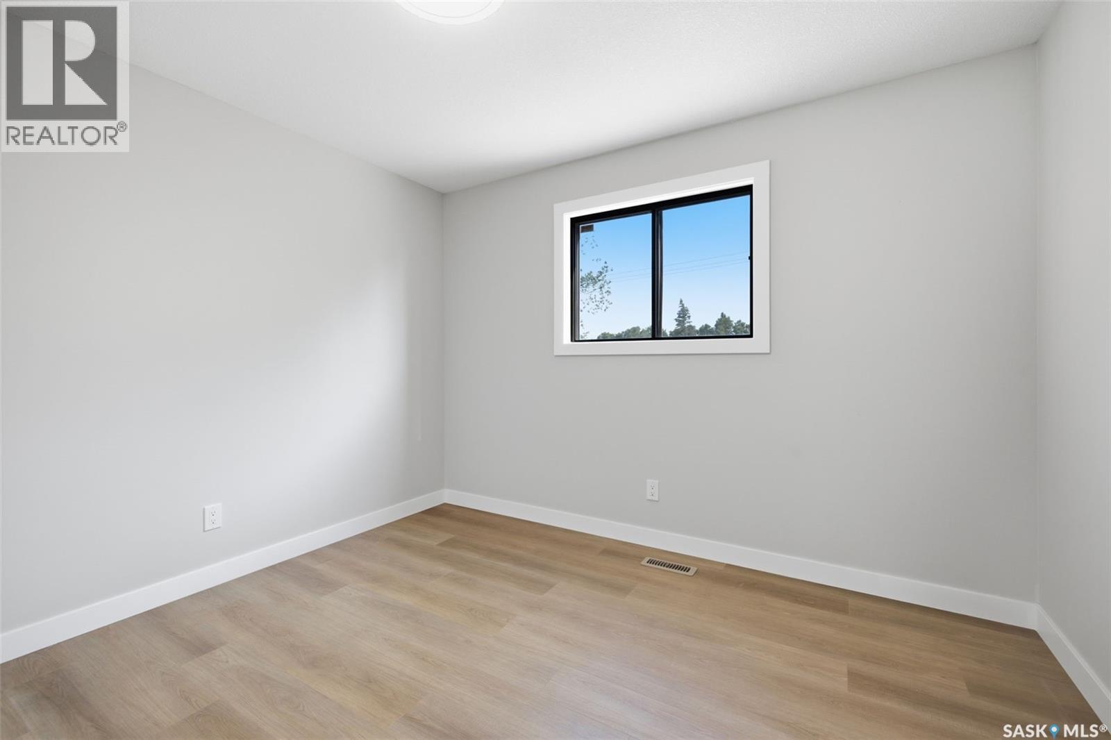 402 Fulton Drive, Regina, Saskatchewan  S4X 2K1 - Photo 12 - SK044501
