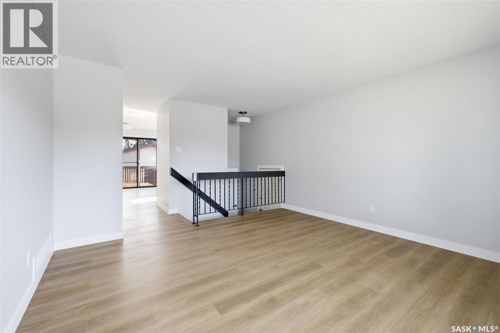 402 Fulton Drive, Regina, Saskatchewan  S4X 2K1 - Photo 4 - SK044501